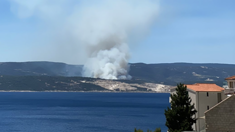 Na Hrvaškem zagorelo, ognjeni zublji so se približali hišam