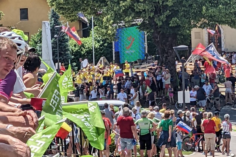 VIDEO: Noro! Kakšno navijaško vzdušje v Pogačarjevi Komendi (foto: Š.Š.)