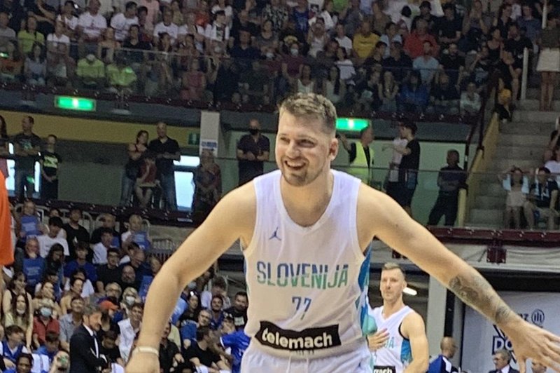 Gladka zmaga Slovenije v Trstu (foto: Twitter/ Mavs Muse)