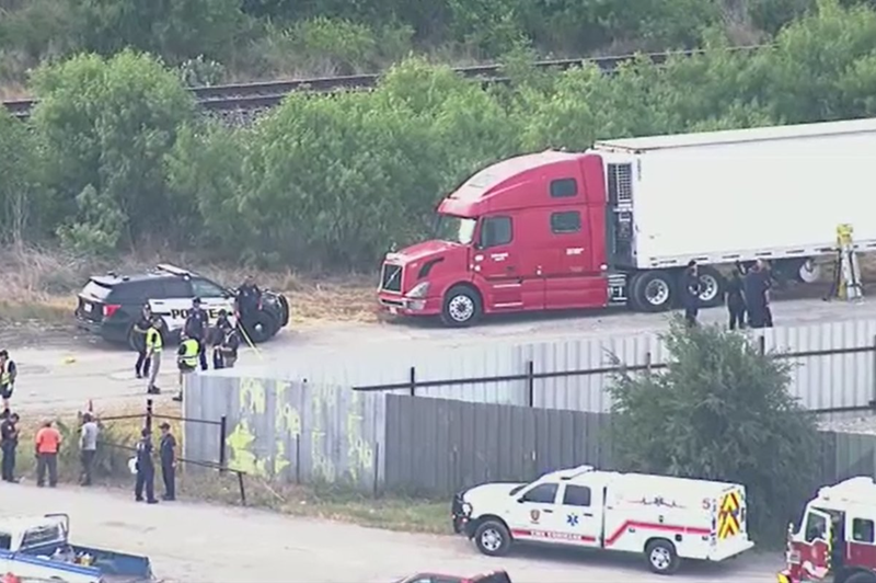 Grozljiva tragedija: slišal krike na pomoč, nato pa v tovornjaku našel 46 trupel (foto: Twitter/OnPatrolK9)