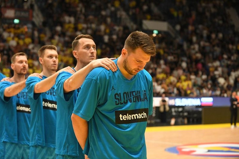 Slovenski košarkarji izpadli iz lestvice najboljših 10 (foto: FIBA)