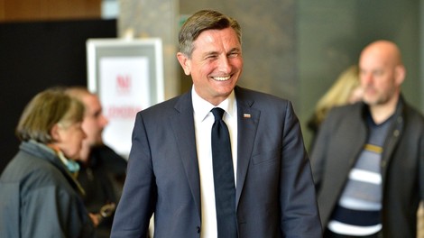 Vroči dnevi: poglejte, kako se na dopustu hladi Borut Pahor