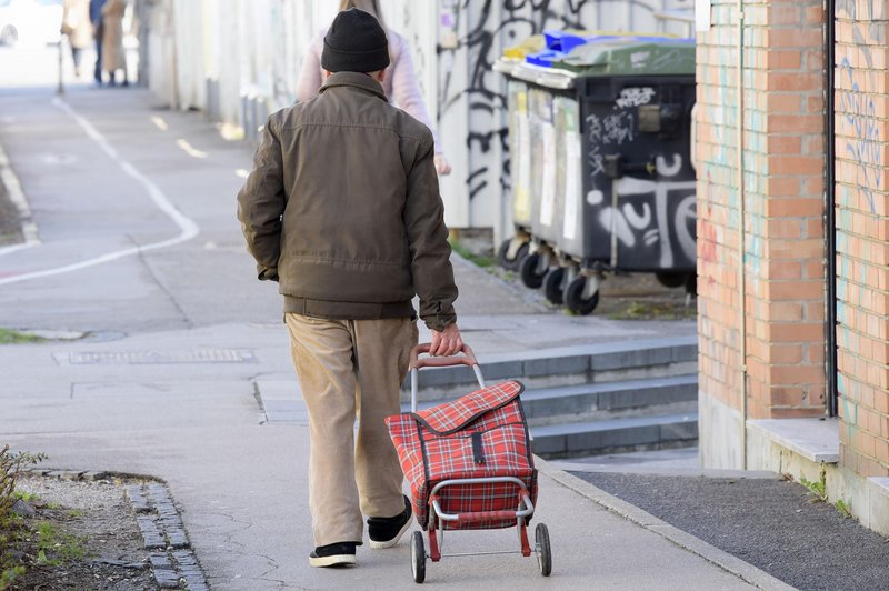 Upokojenci bodo decembra ostali praznih rok (foto: Bobo)