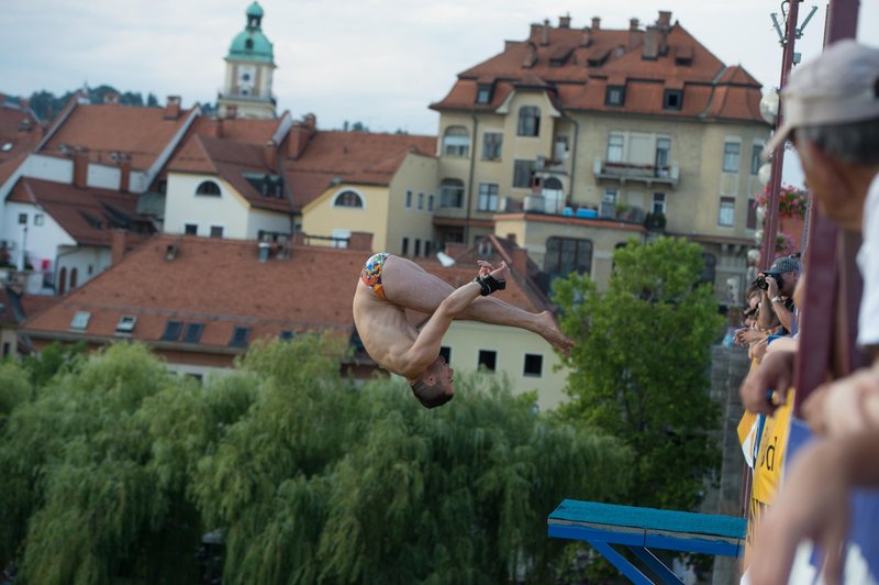 Na Starem mostu v Mariboru ste lahko bili priča neverjetnim prizorom! Kaj se je dogajalo? (foto: Bobo)