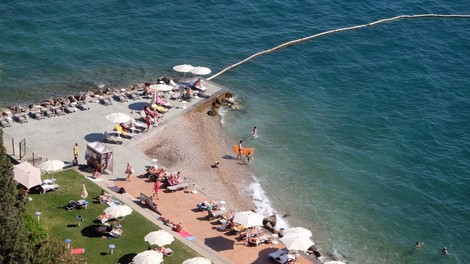 Ponoči se je na plaži v Portorožu zgodil množični pretep