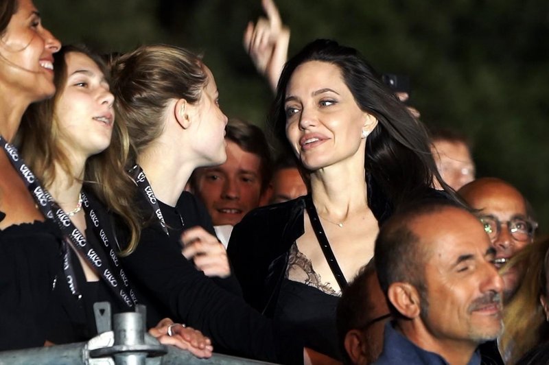 Angelina Jolie s hčerko ukradla šov na koncertu skupine Måneskin (foto: Profimedia)