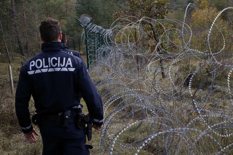 Žica na slovensko-hrvaški meji gre v zgodovino: kakšen je načrt za njeno odstranitev? (foto: Bobo)