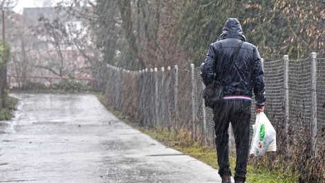 Močnejši nalivi so že zajeli Slovenijo: poglejte, kam se pomikajo deževni oblaki (radarska slika padavin)