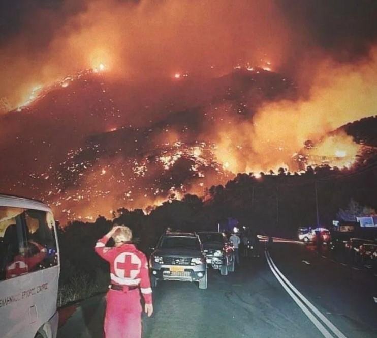 Zaradi gozdnih požarov evakuiranih več tisoč ljudi! (foto: Twitter/DrFunst)