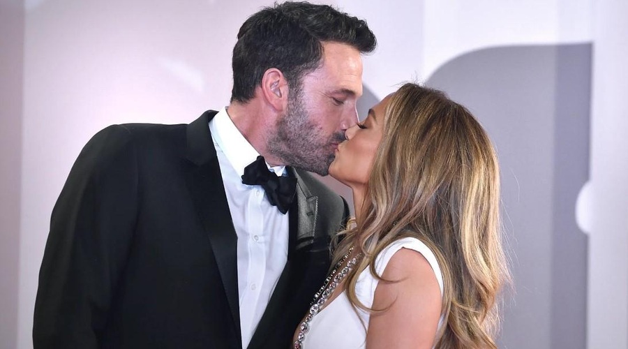 Ben Affleck in Jennifer Lopez sta končno poročena! (foto: Twitter/Stephanie)