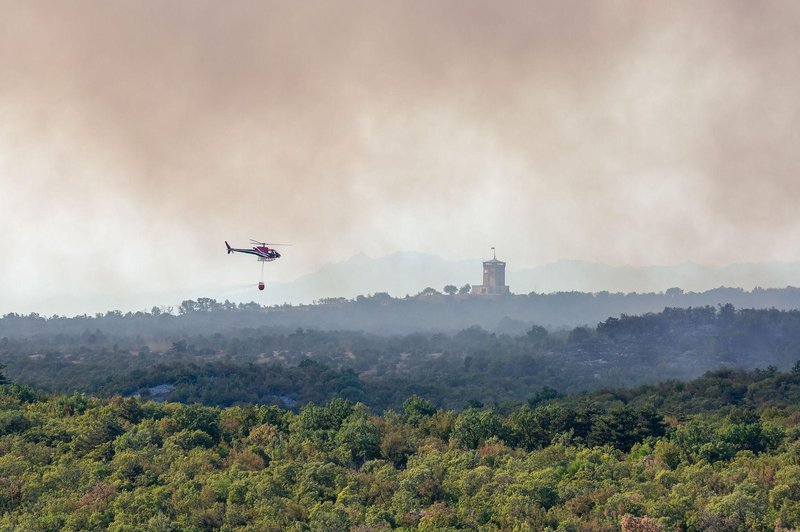 Požar na Krasu ujeli celo meteorološki sateliti (foto: Jasmina Putnik)