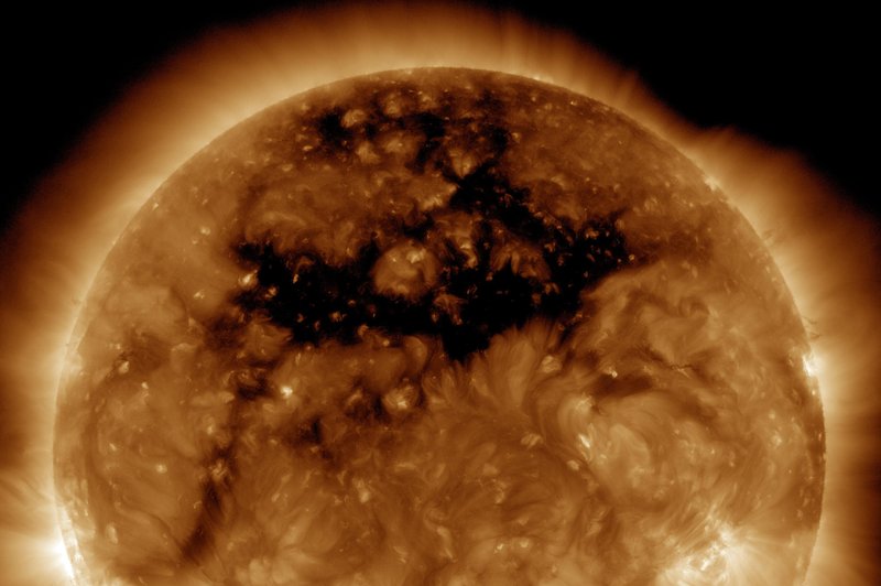 Tudi vi občutite, da so dnevi naporni in težavni? Morda je vzrok TA pojav na Soncu (foto: NASA/SDO)