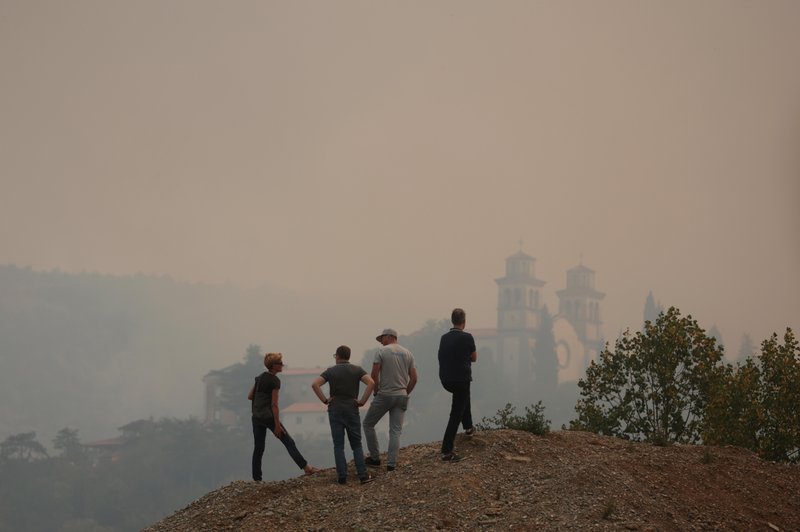 Civilna zaščita opozarja pred nevarnostjo: na Krasu nikar ne počnite TEGA (foto: Bobo)