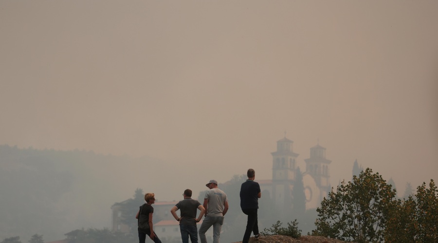 Civilna zaščita opozarja pred nevarnostjo: na Krasu nikar ne počnite TEGA (foto: Bobo)