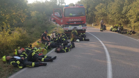 Gasilci imajo vse več znakov utrujenosti, ogenj pa ne pojenja