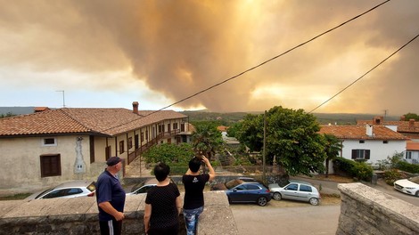 V močno prizadeti kraški občini imajo le dve želji: čim več padavin in dolgotrajno pomoč države