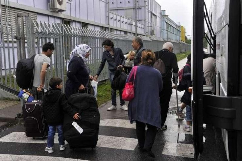 Policisti preiskujejo hude obtožbe o dogajanju v azilnem domu: TO je znano do sedaj (foto: Bobo)