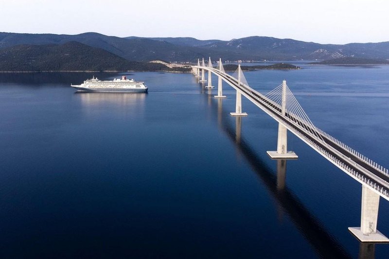 VIDEO: Tako izgleda vožnja čez Pelješki most (foto: Profimedia)