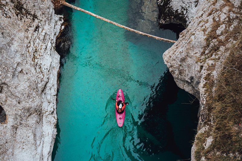 Preverili smo, ali se je v Soči še varno kopati: "Turisti malo potrebo opravijo kar v reki!" (foto: Žiga Koren)