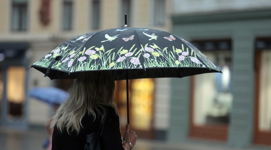 Sonce odhaja, dež prihaja: za kako dolgo? (foto: Bobo)