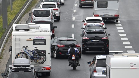 Proti Hrvaški kar nekaj kilometrske kolone, kakšne so čakalne dobe na meji?