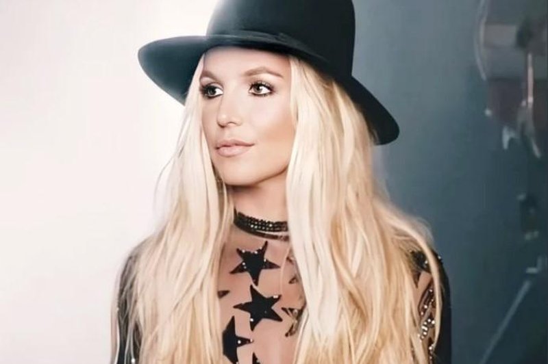 Britney Spears razkrila bolečo izkušnjo: splavila otroka, in sicer v obdobju, ko je bila v razmerju z zvezdnikom (foto: Twitter/ABeardedHero)