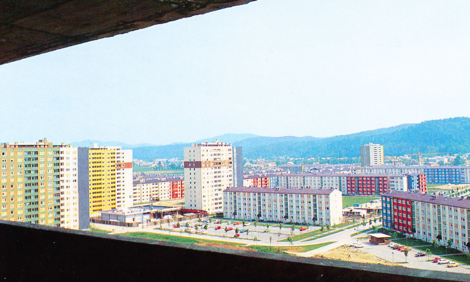 Pogled na Štepanjsko naselje. Slikano s stolpnice na Zaloški ceste. Fotografija je nastala leta 1975.