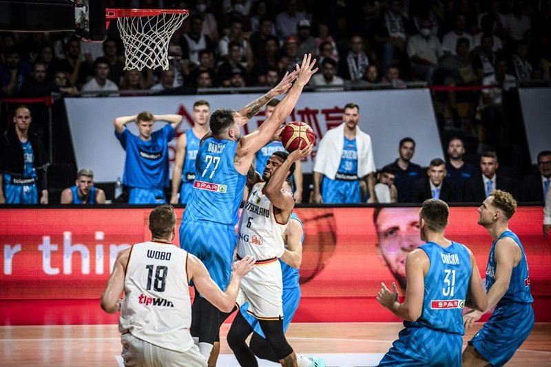 Slovenska reprezentanca na poti v Berlin: ni prostora za napake (foto: FIBA)