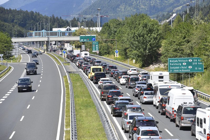 Se odpravljate na pot? Pozor, tu vas čakajo zastoji! (foto: Žiga Živulovič jr./Bobo)