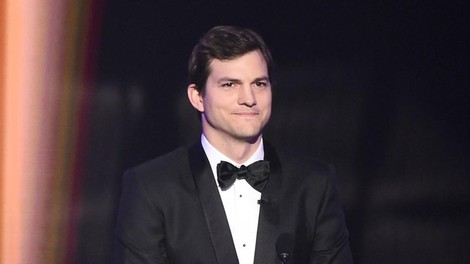 Hollywoodski igralec Ashton Kutcher po hudi bolezni: "Srečo imam, da sem še živ ..."