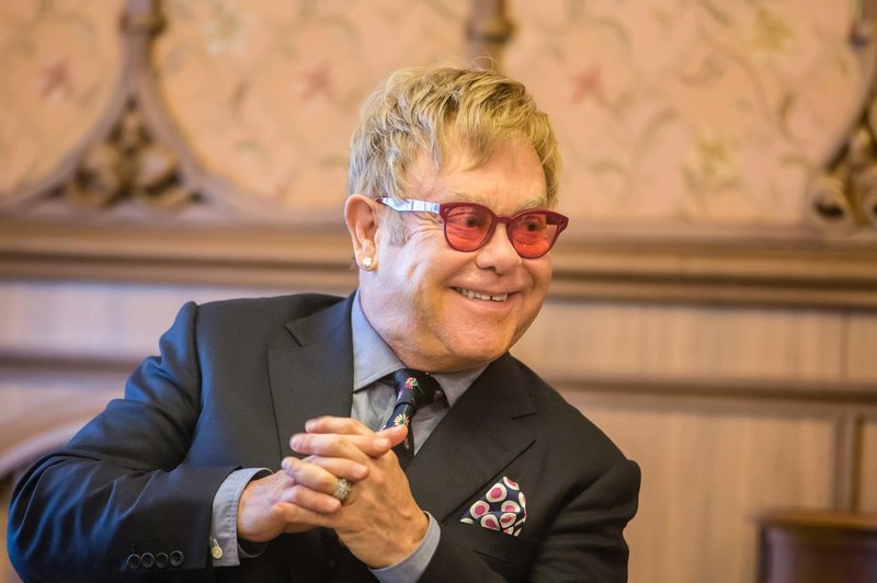 Nevsakdanje sodelovanje? Ne boste verjeli, s kom bo Elton John izdal novo pesem (foto: Profimedia)