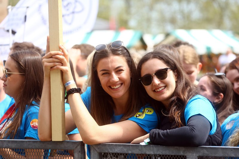 Vedno več mladih odhaja v tujino, kakšni so njihovi načrti za prihodnost? (foto: Bobo)