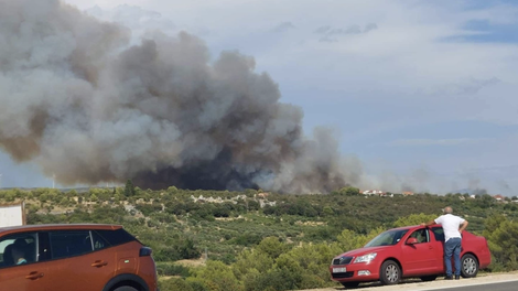 Na Hrvaškem izbruhnil velik požar