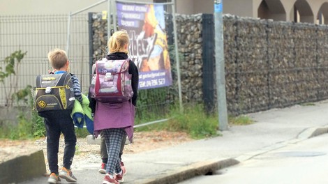 September je pred vrati: si bodo vsi starši sploh lahko privoščili nakup šolskih učbenikov?