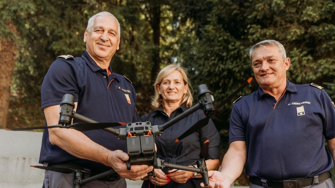 Telemach Gasilski zvezi Slovenije predal visokotehnološki brezpilotni letalnik za potrebe zaščite in reševanja (foto: Telemach)