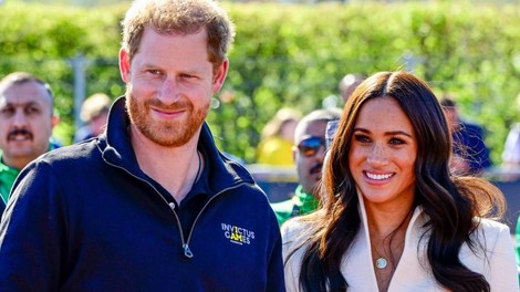 Harry in Meghan spet na obisku v Veliki Britaniji, njune zahteve že razburjajo Britance