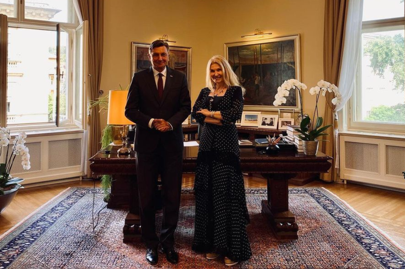 Pahorja obiskala Helena Blagne: "Med pogovorom sem jo vseskozi ogovarjal z divo" (foto: Instagram/Borut Pahor)