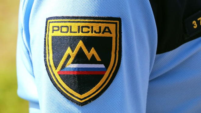 Mariborska policija tava v temi in prosi za pomoč: v soboto zvečer so dobili klic, da se je na Pobreški cesti ... (foto: PU Maribor)