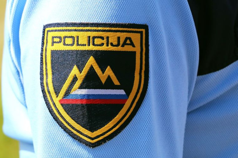 Mariborska policija tava v temi in prosi za pomoč: v soboto zvečer so dobili klic, da se je na Pobreški cesti ... (foto: PU Maribor)