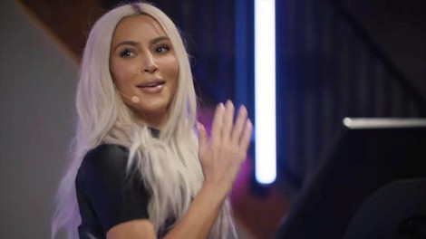 Kim Kardashian spet šokirala: tako je danes videti njena gola zadnjica