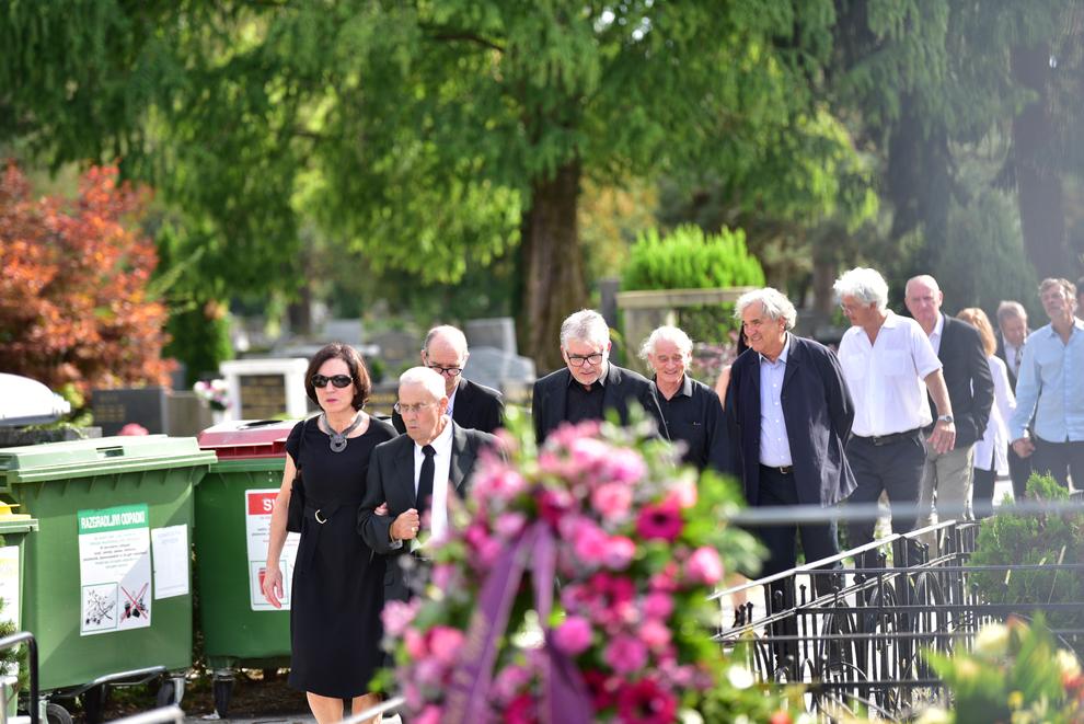 Na ljubljanskih Žalah je potekalo zadnje slovo od akademskega slikarja Romana Uranjeka.