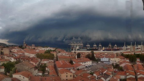 Slovenijo zajeli krajevno močnejši nalivi. Kje je bilo najhuje?