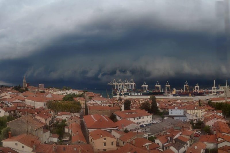 Slovenijo zajeli krajevno močnejši nalivi. Kje je bilo najhuje? (foto: Facebook/Alja Marčič)