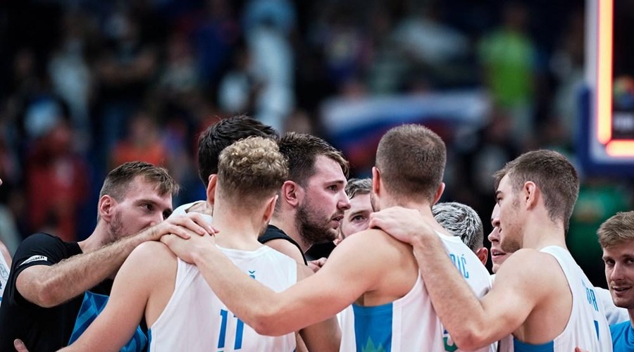 Panika: Luka Dončić si je zvil gleženj (foto: FIBA)