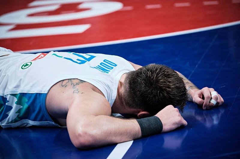 Luka Dončić se je posul s pepelom: "Celotno državo sem pustil na cedilu!" (foto: FIBA)