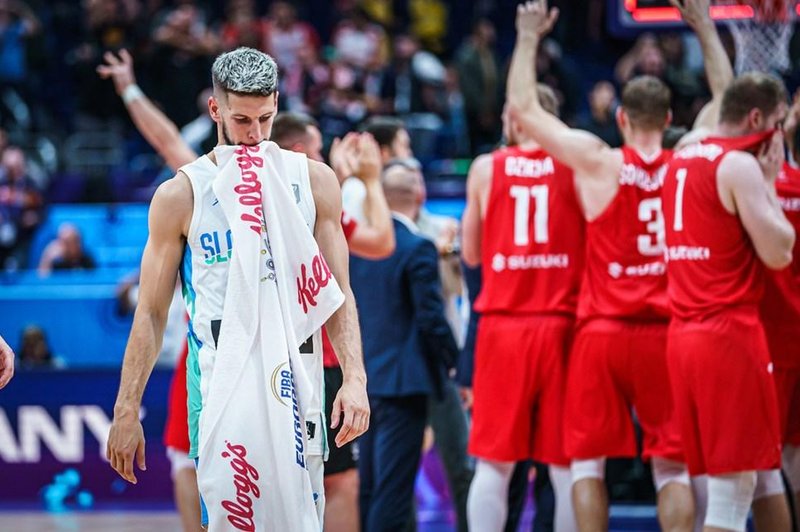 Zaradi poraza Slovenije: leti odpovedani, avtobusi v garažah, navijači zahtevajo vračilo denarja (foto: FIBA)