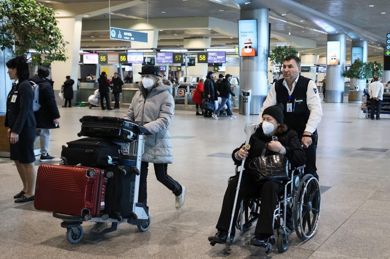 Obupani Rusi po napovedi mobilizacije bežijo iz države, a do letalskih vozovnic prišli le redki (poiskali smo najcenejšo) (foto: Profimedia)