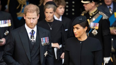 Nov udarec za Harryja in Meghan: ali lahko padeta še nižje?