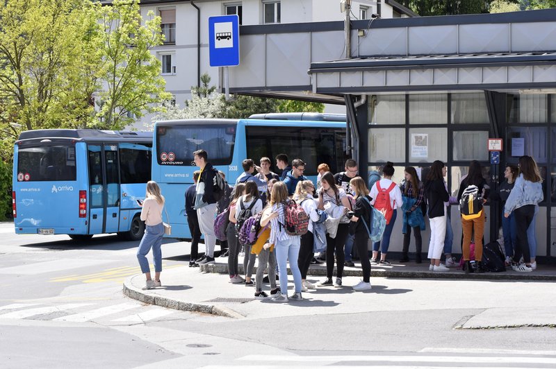 Subvencioniran prevoz dijakov: v Avstriji 20 evrov, v Sloveniji pa 200 (foto: Bobo)