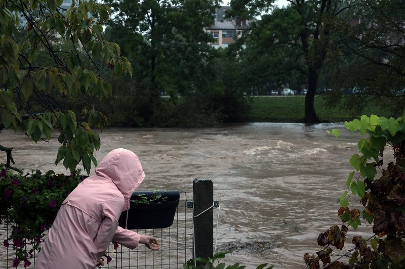 Vedno višja Ljubljanica, narasle tudi druge reke po Sloveniji (foto: Bobo)